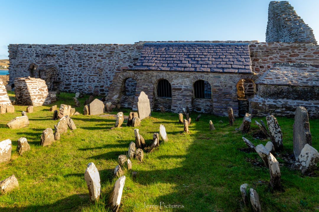 Ballinskellings abbey graveyard