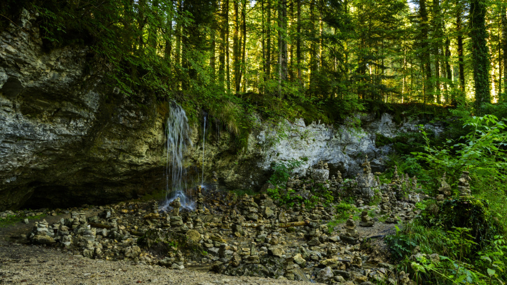 Les Cascades du Hérisson: A Touristic Hike in the Jura Mountains