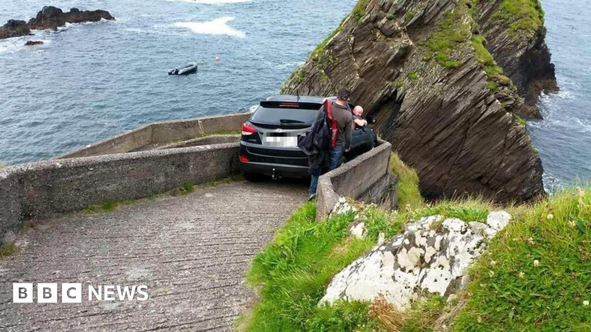 County Kerry: Driver 'stuck in car' after getting wedged in walkway