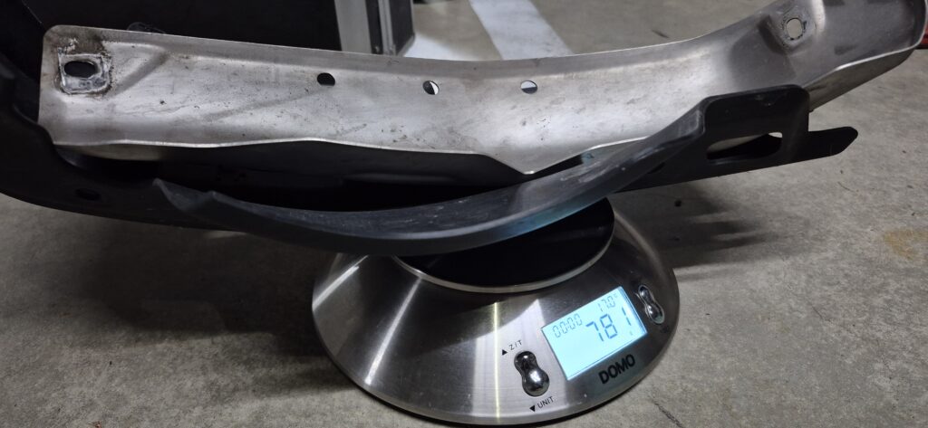 gewicht van de standaard skitplate van de RE Himalyan komt in 2 stukken